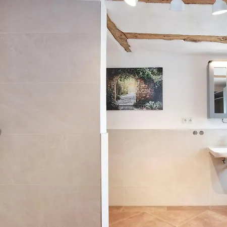 Aufschwung I Haushaelfte Lejlighed Fuhlendorf (Mecklenburg-Vorpommern)